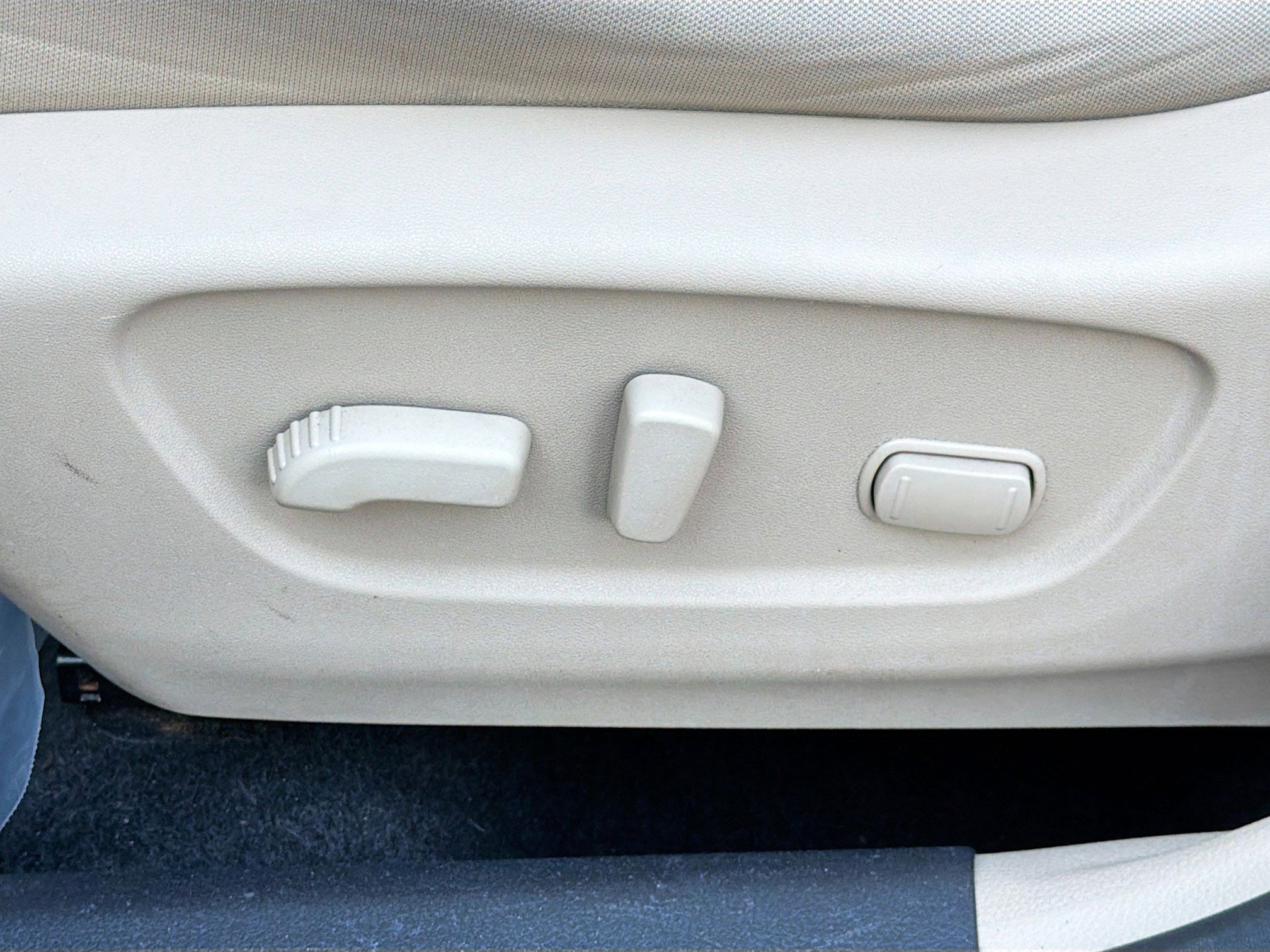 Used 2018 Nissan Rogue SV w/ Sun & Sound Touring Package image 23