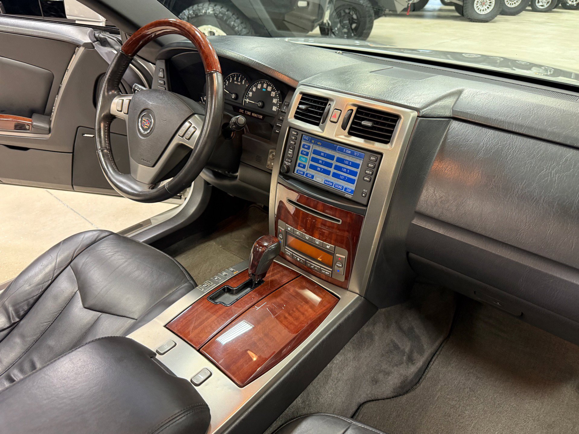 Used 2006 Cadillac XLR image 25