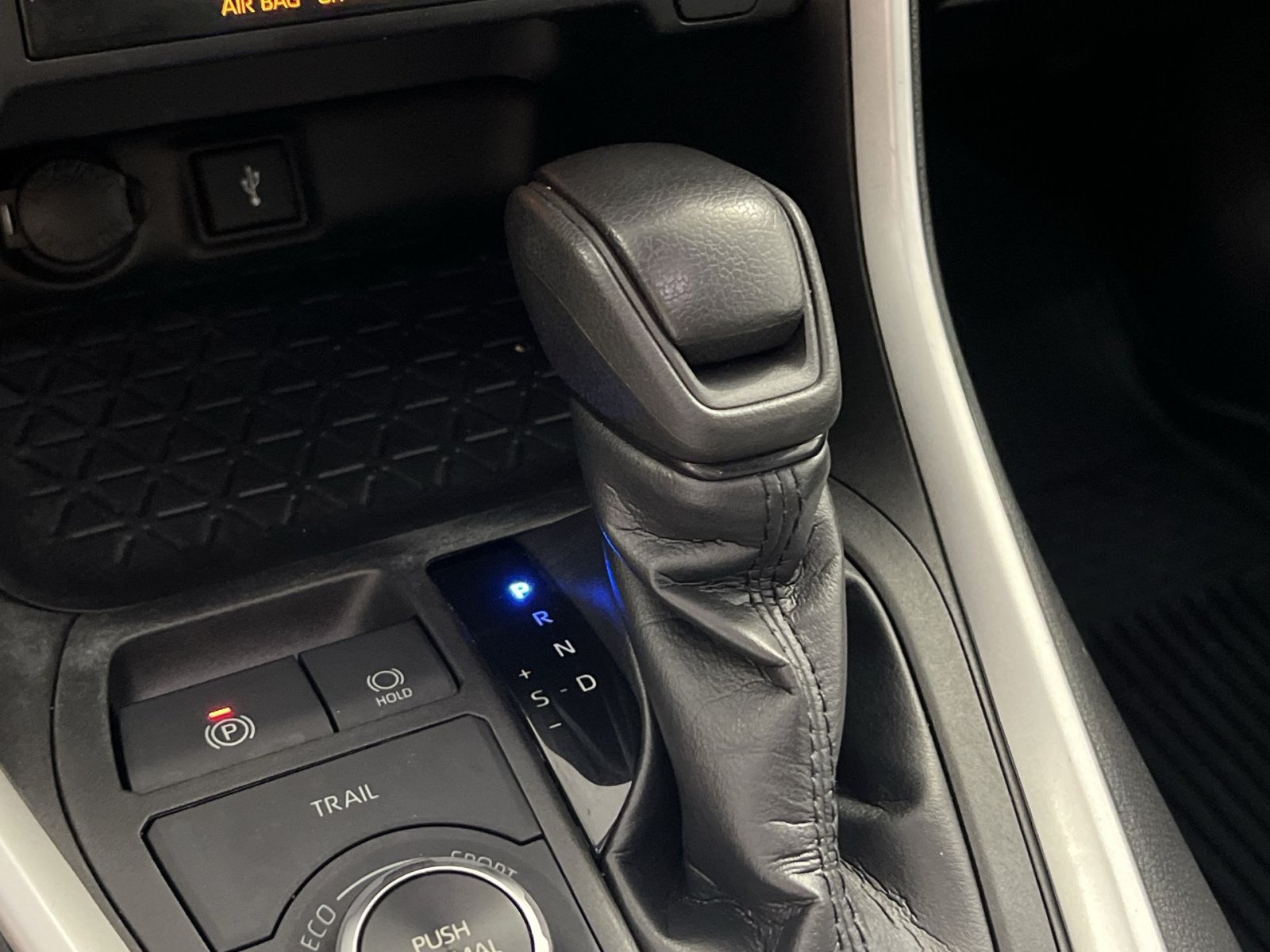 Used 2022 Toyota RAV4 LE AWD/4WD image 23