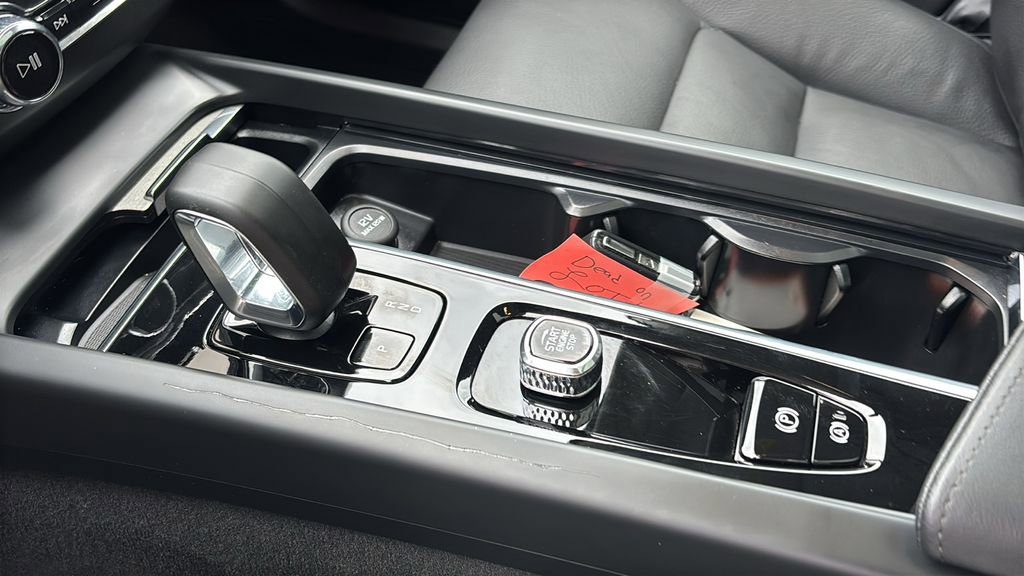 Certified 2025 Volvo XC60 B5 Plus AWD/4WD image 21