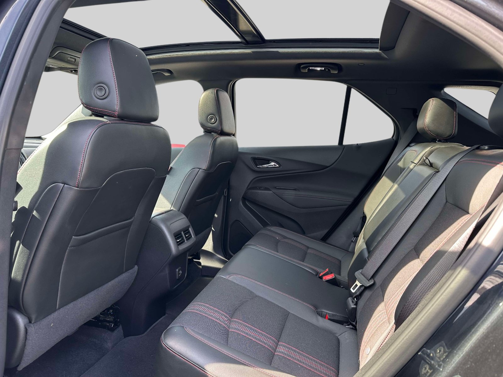 Used 2023 Chevrolet Equinox RS FWD image 9