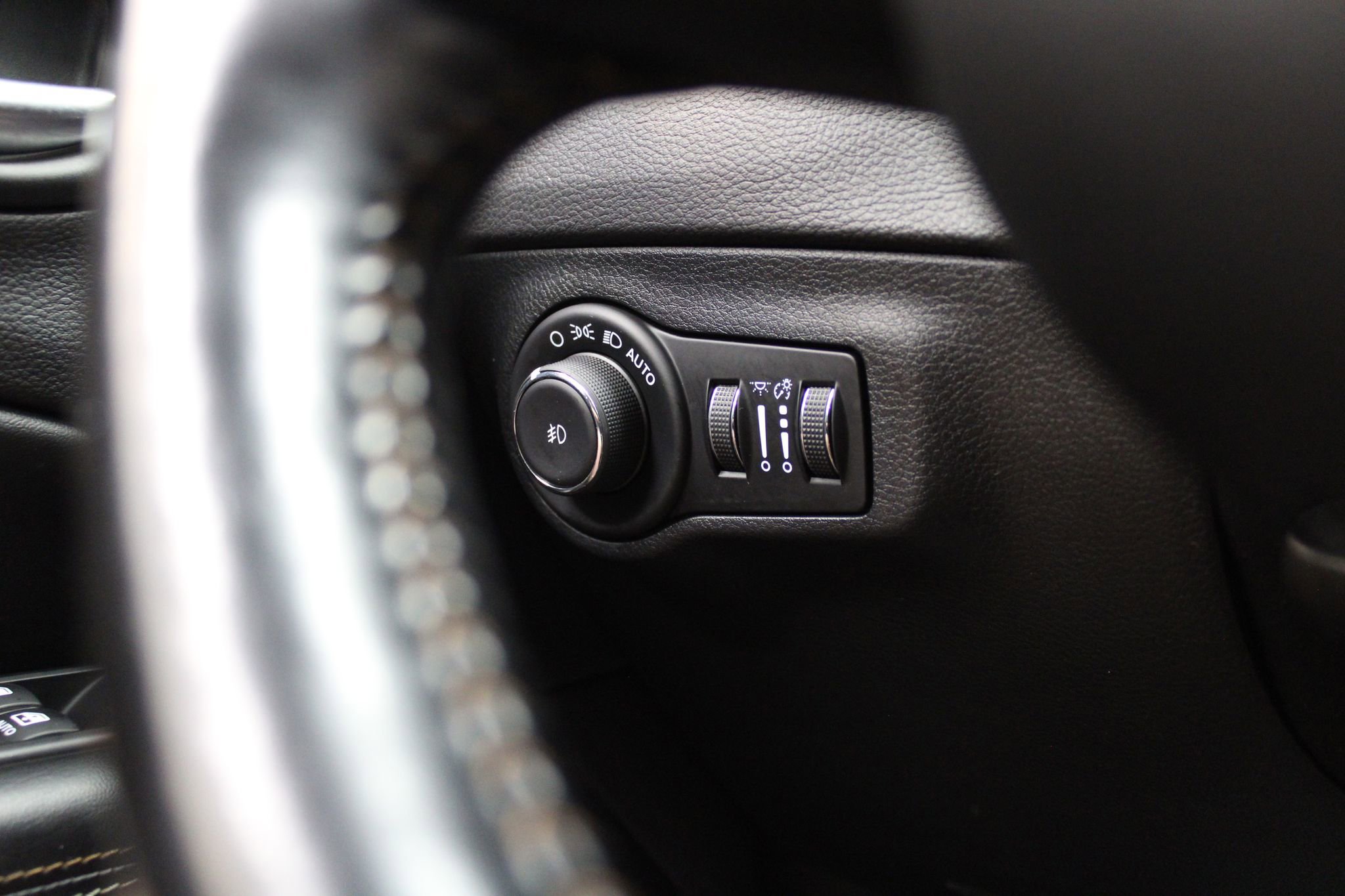 Used 2021 Jeep Compass Latitude w/ Sun and Sound Group AWD/4WD image 32