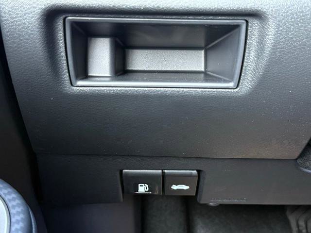 New 2025 Nissan Versa SR w/ Trunk Package FWD image 24