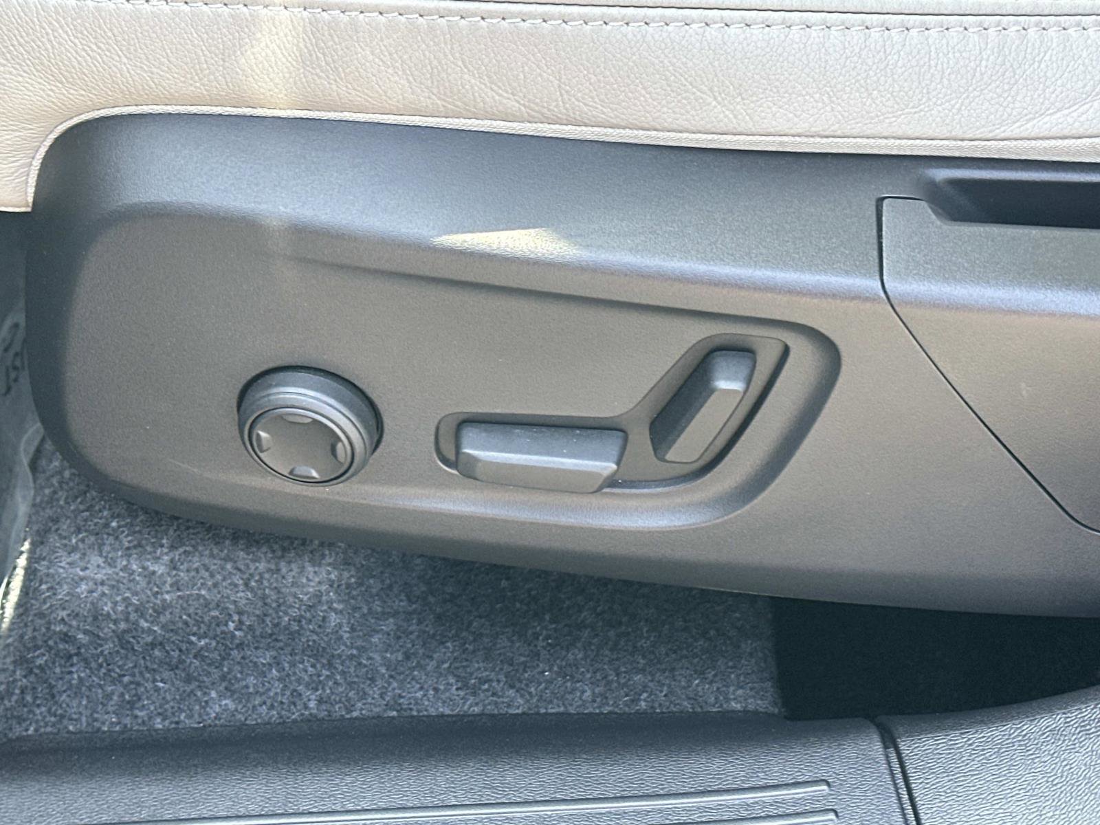 Certified 2026 Volvo XC40 B5 Plus w/ Protection Package Premier AWD/4WD image 18