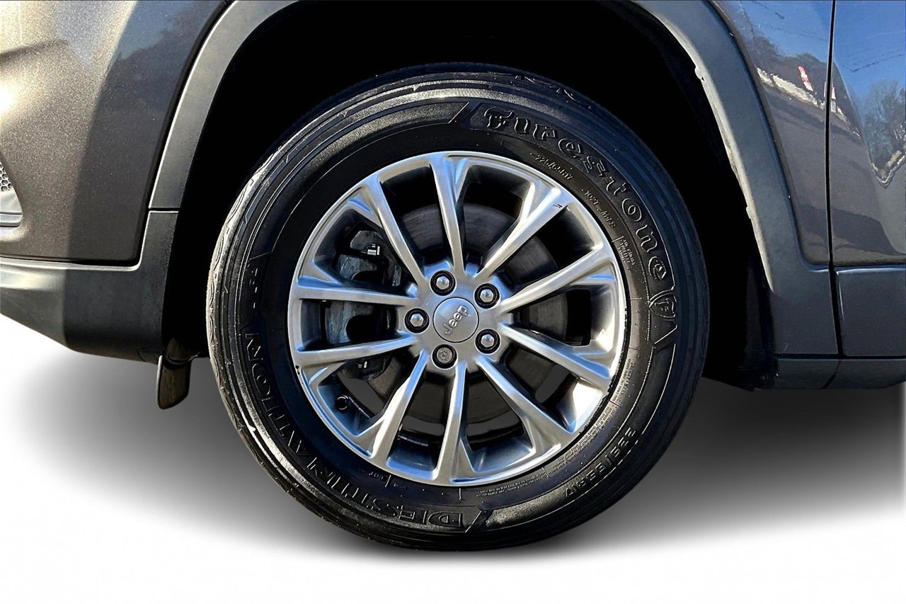 Certified 2022 Jeep Cherokee Latitude Lux w/ Sun & Sound Group image 31