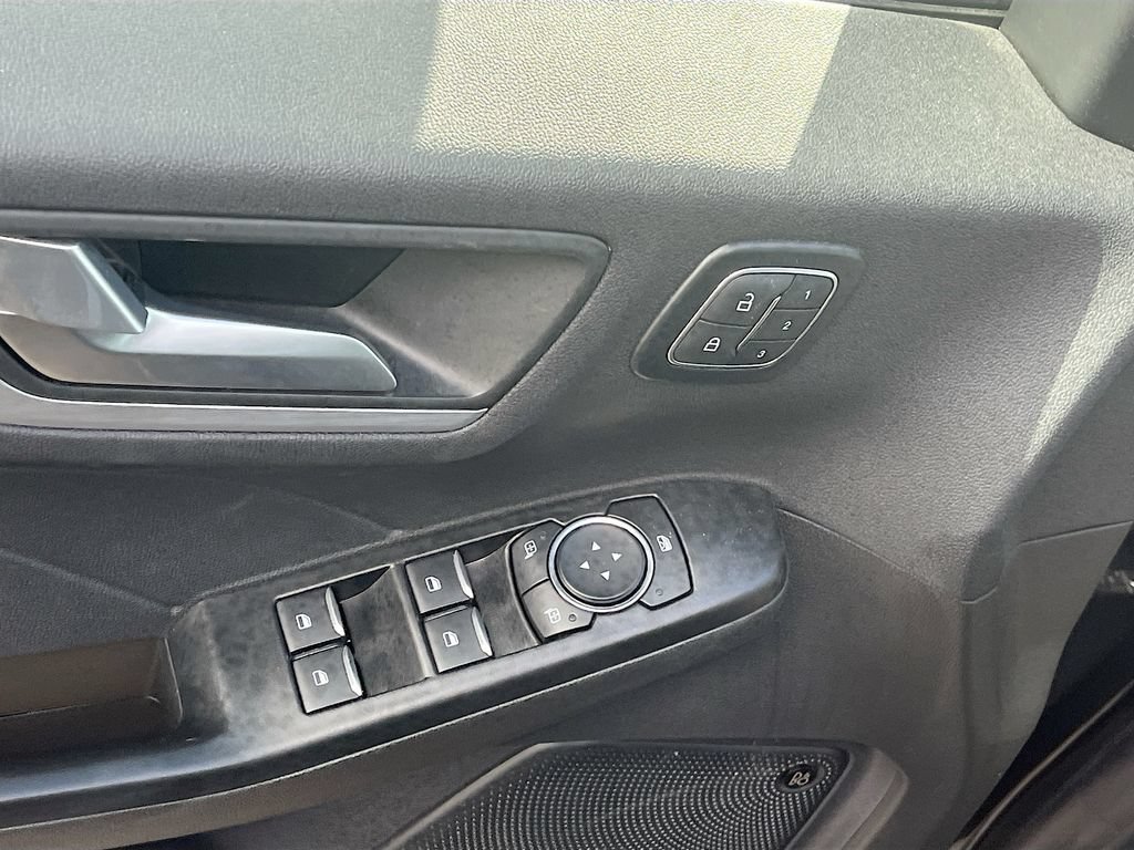 Used 2024 Ford Escape Platinum w/ Premium Technology Package AWD/4WD image 18