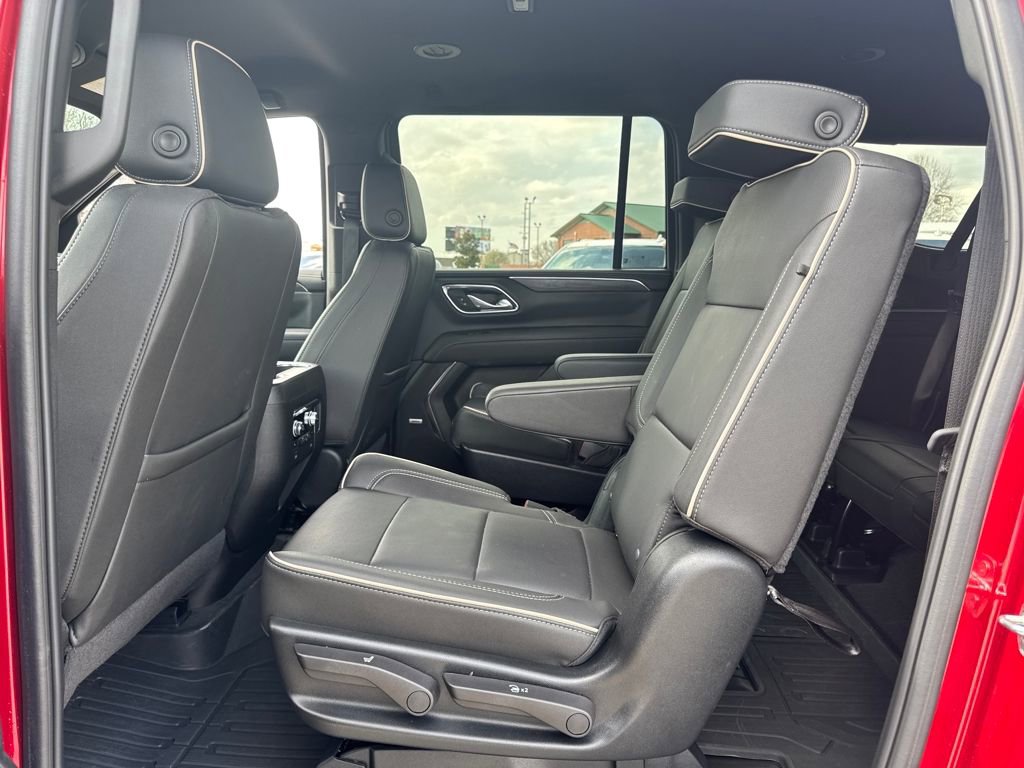 Used 2024 GMC Yukon XL SLT w/ SLT Luxury Package image 18