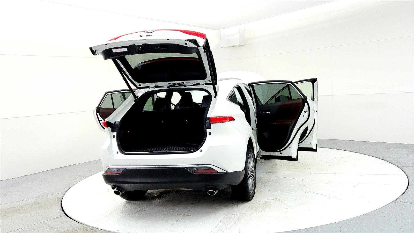 Used 2021 Toyota Venza Limited image 11