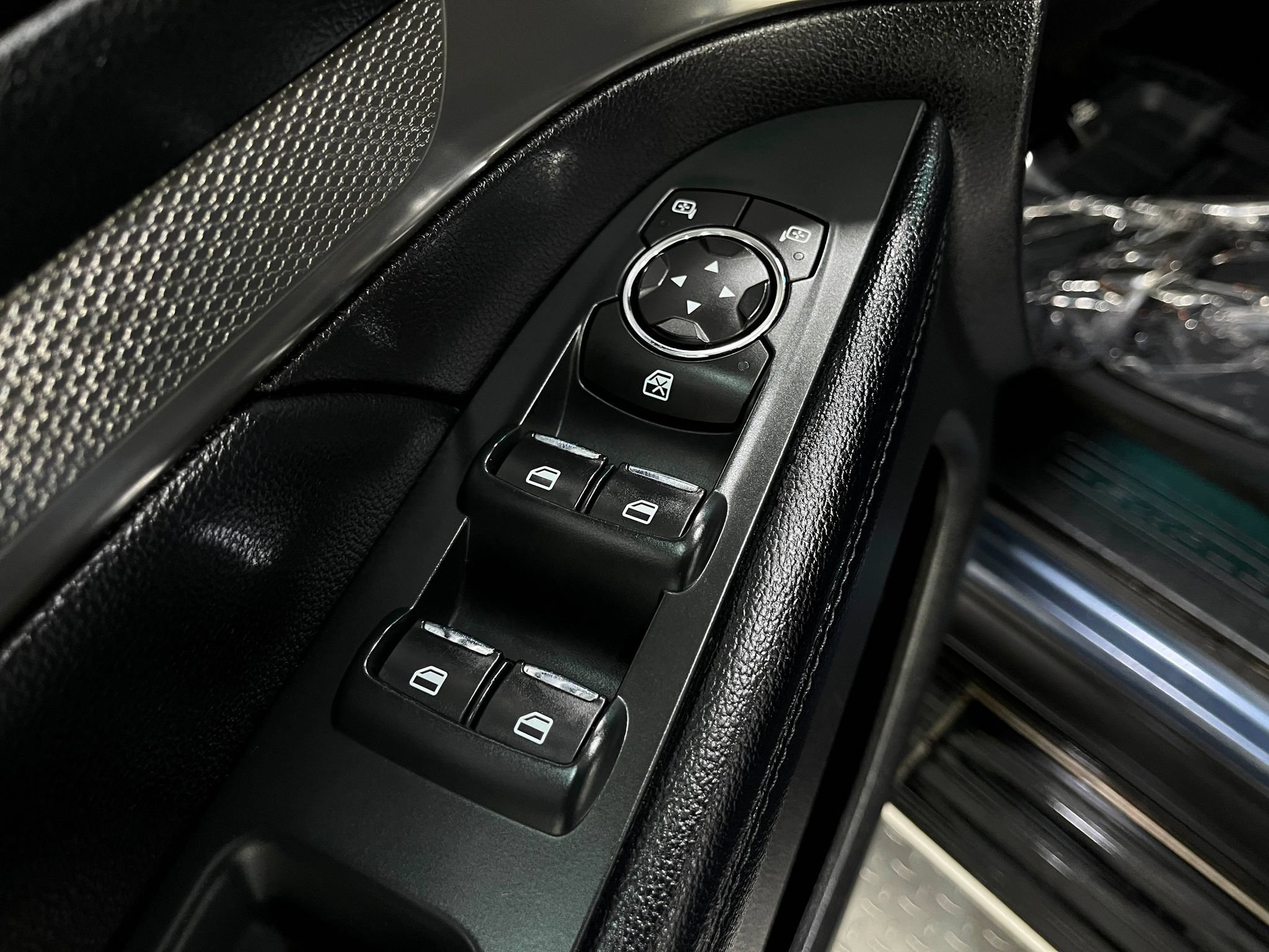 Used 2018 Ford Explorer XLT w/ Equipment Group 201A AWD/4WD image 15