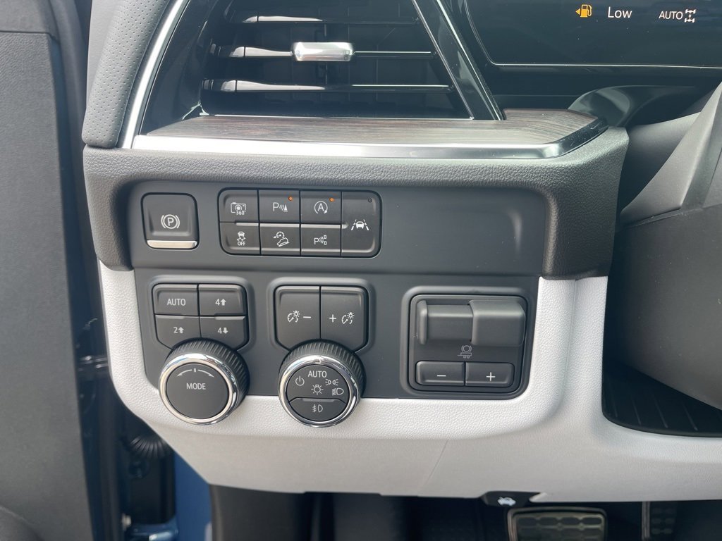 New 2025 Chevrolet Suburban Premier image 27