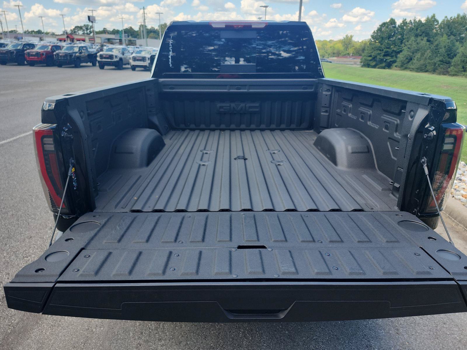 Certified 2026 GMC Sierra 2500 AT4 w/ AT4 Premium Plus Package AWD/4WD image 7