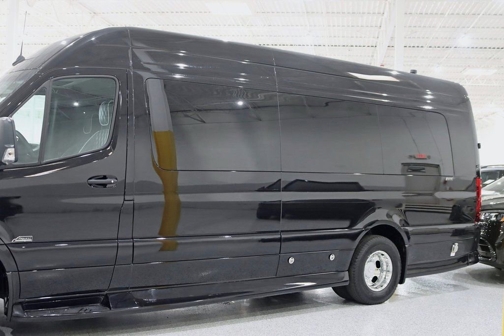 Used 2024 Mercedes-Benz Sprinter 3500 image 3