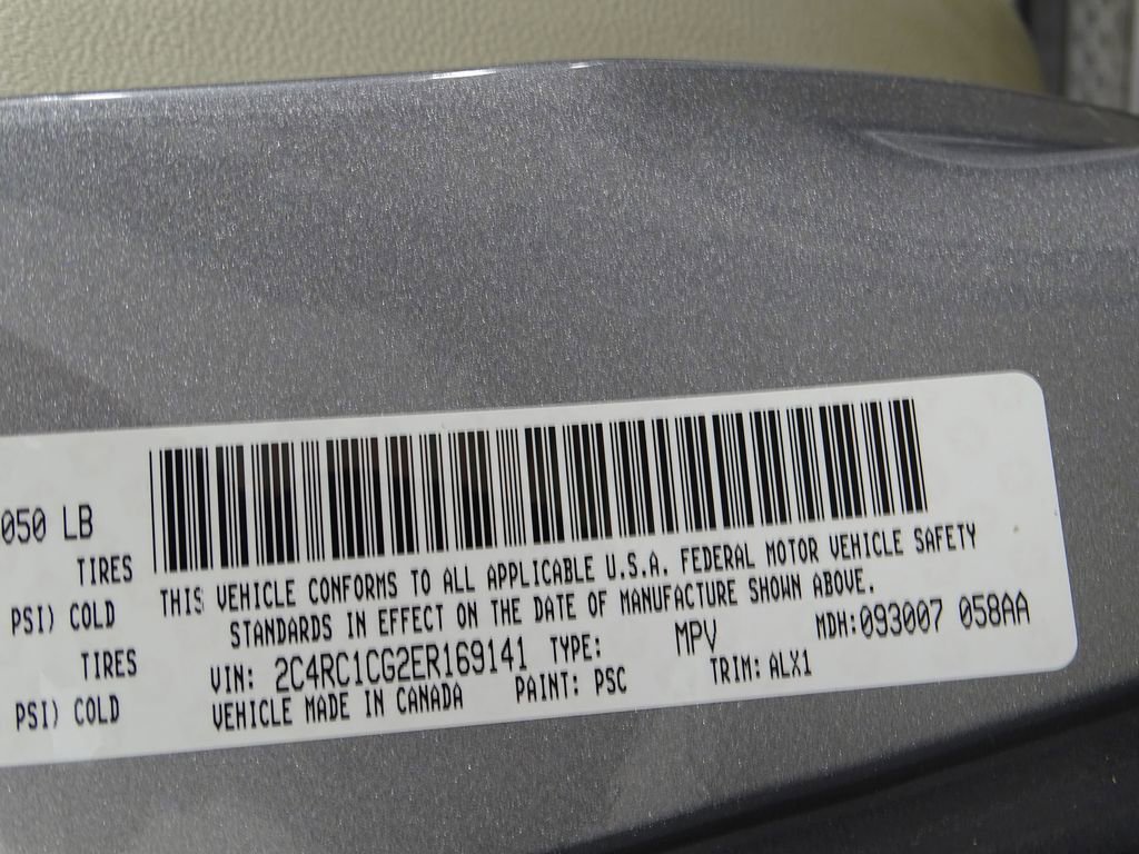 Used 2014 Chrysler Town & Country Touring-L w/ Driver Convenience Group image 19