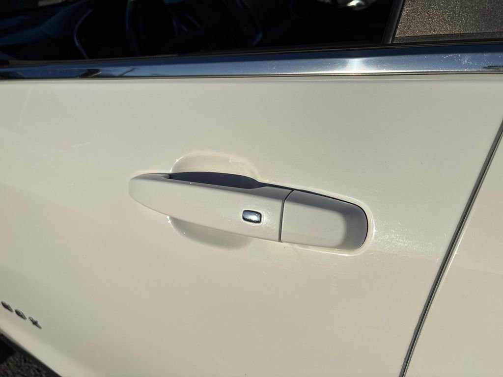 Used 2021 Chevrolet Equinox LT w/ Driver Convenience Package image 13