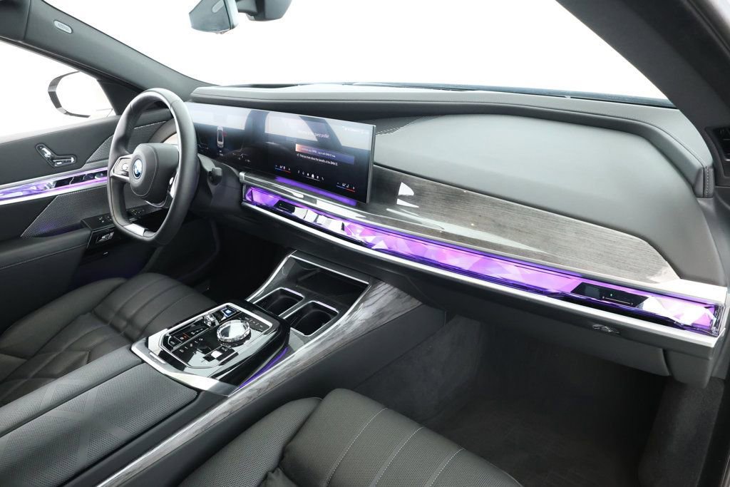 Used 2024 BMW i7 eDrive50 image 23