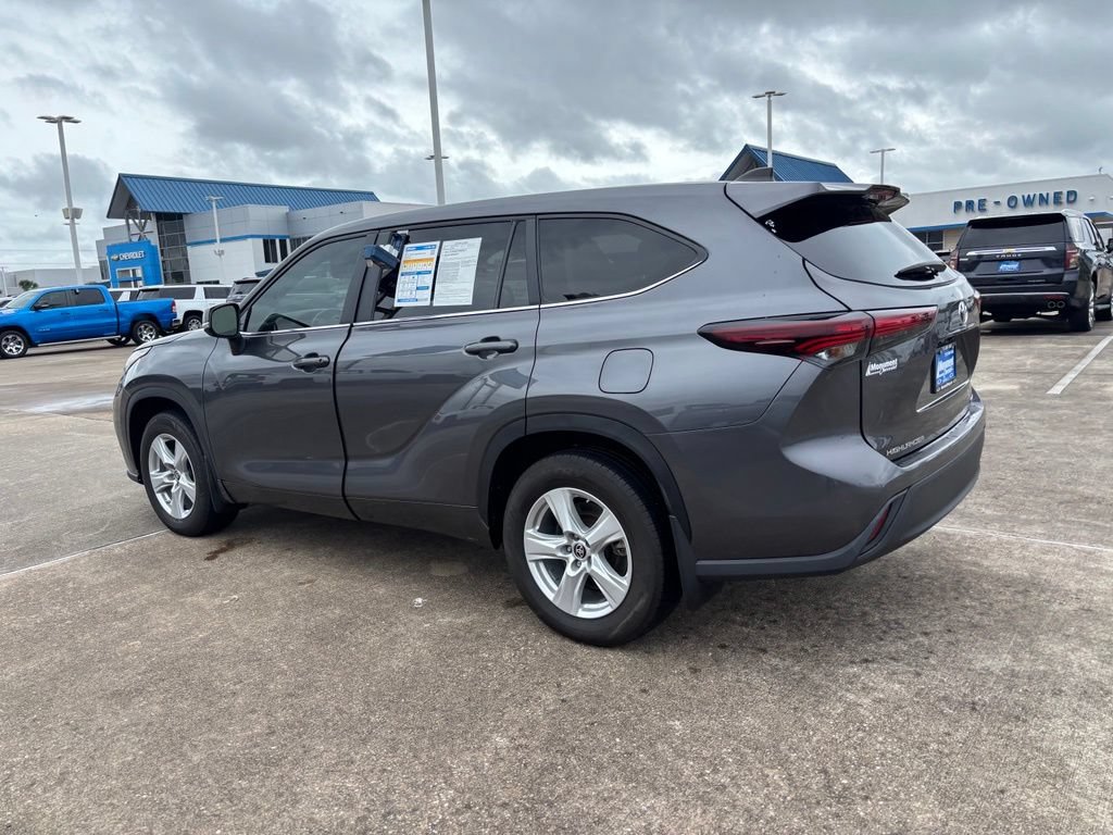 Used 2024 Toyota Highlander LE AWD/4WD image 18