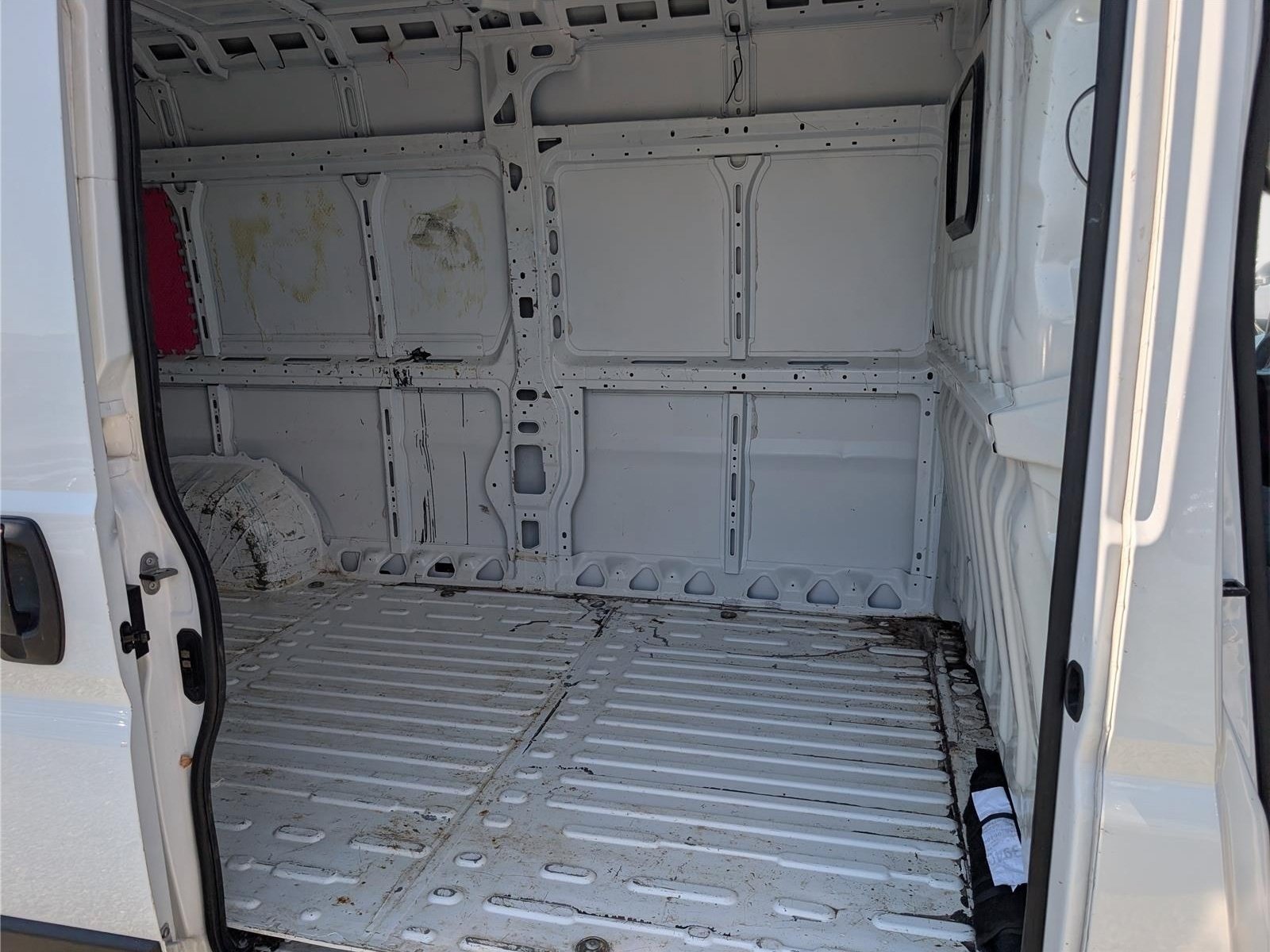 Used 2024 RAM ProMaster 2500 w/ Convenience Group FWD image 11