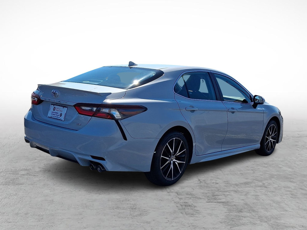 Used 2024 Toyota Camry SE image 5
