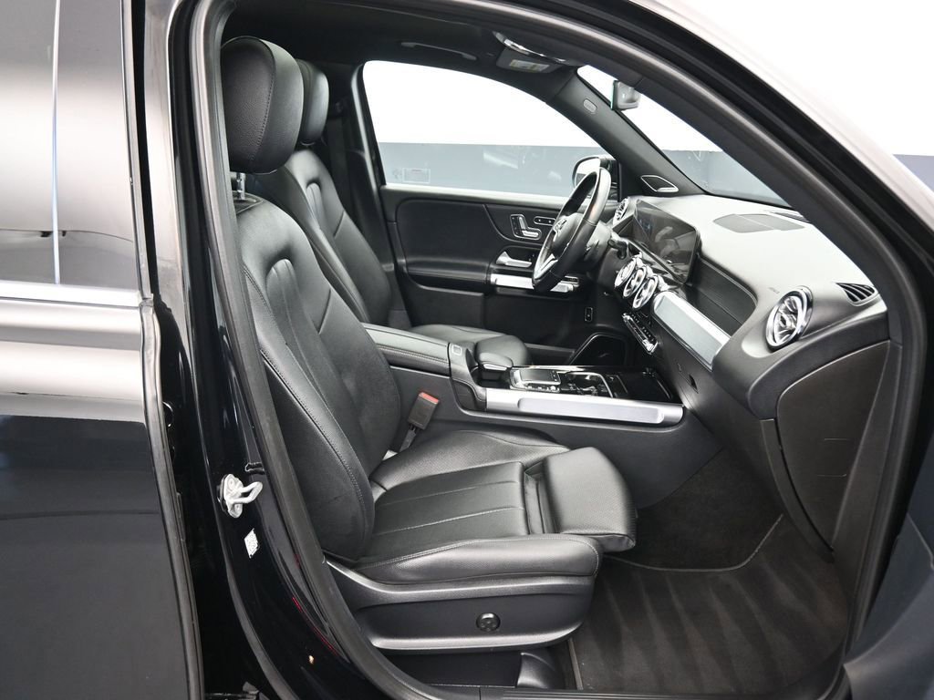 Used 2021 Mercedes-Benz GLB 250 4MATIC w/ Premium Package image 46