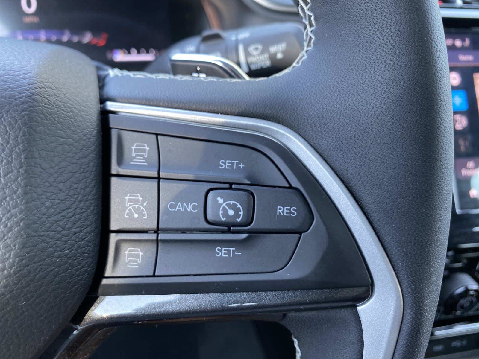 Used 2023 Jeep Grand Cherokee Altitude AWD/4WD image 17