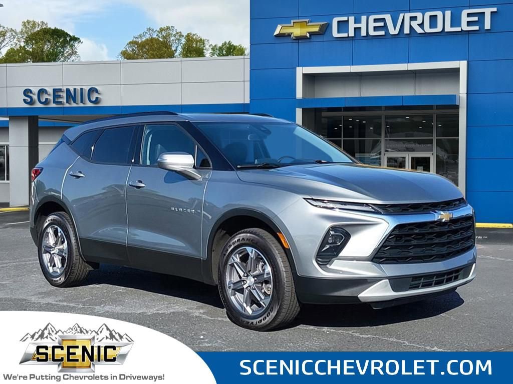 Used 2023 Chevrolet Blazer LT FWD image 1