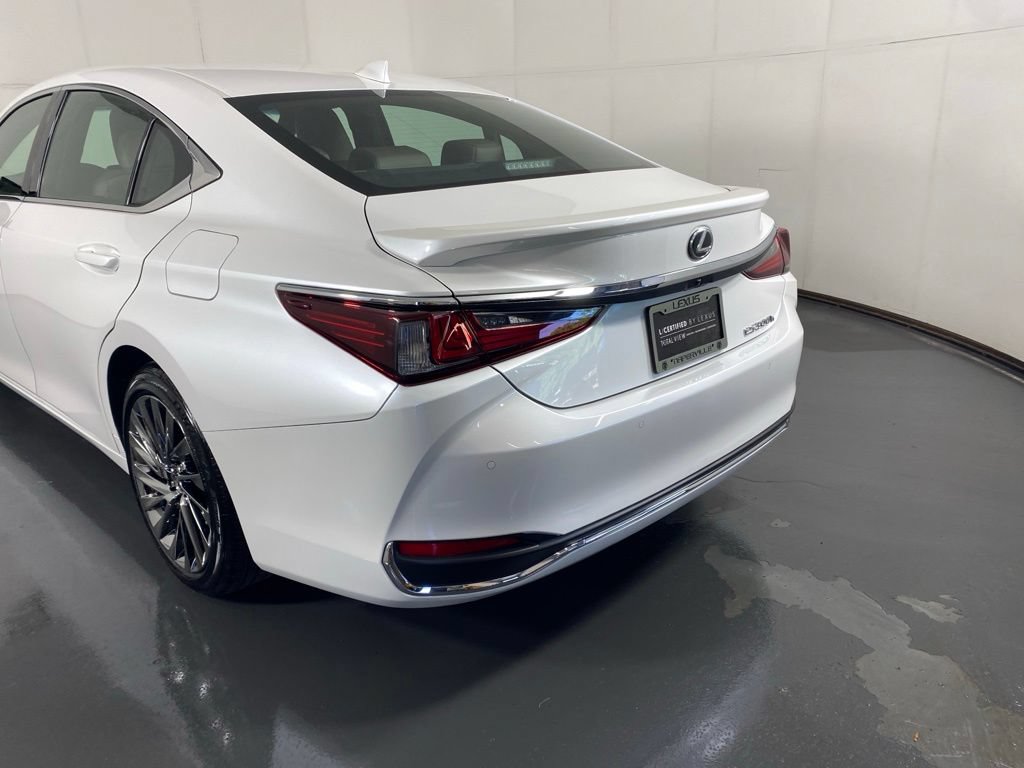Used 2025 Lexus ES 300h Ultra Luxury FWD image 9