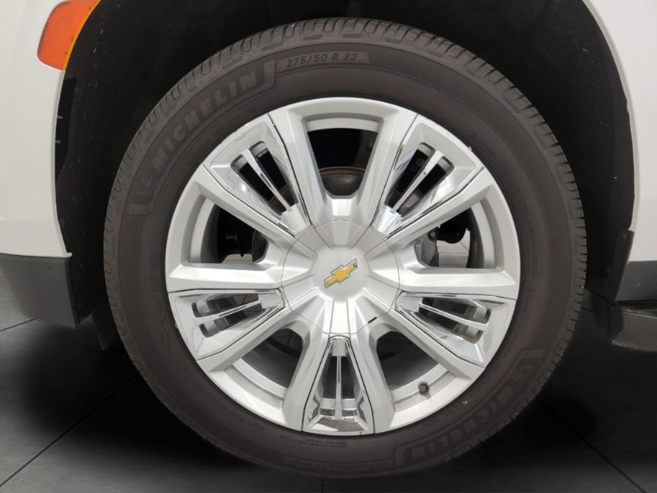 Used 2023 Chevrolet Suburban High Country AWD/4WD image 3
