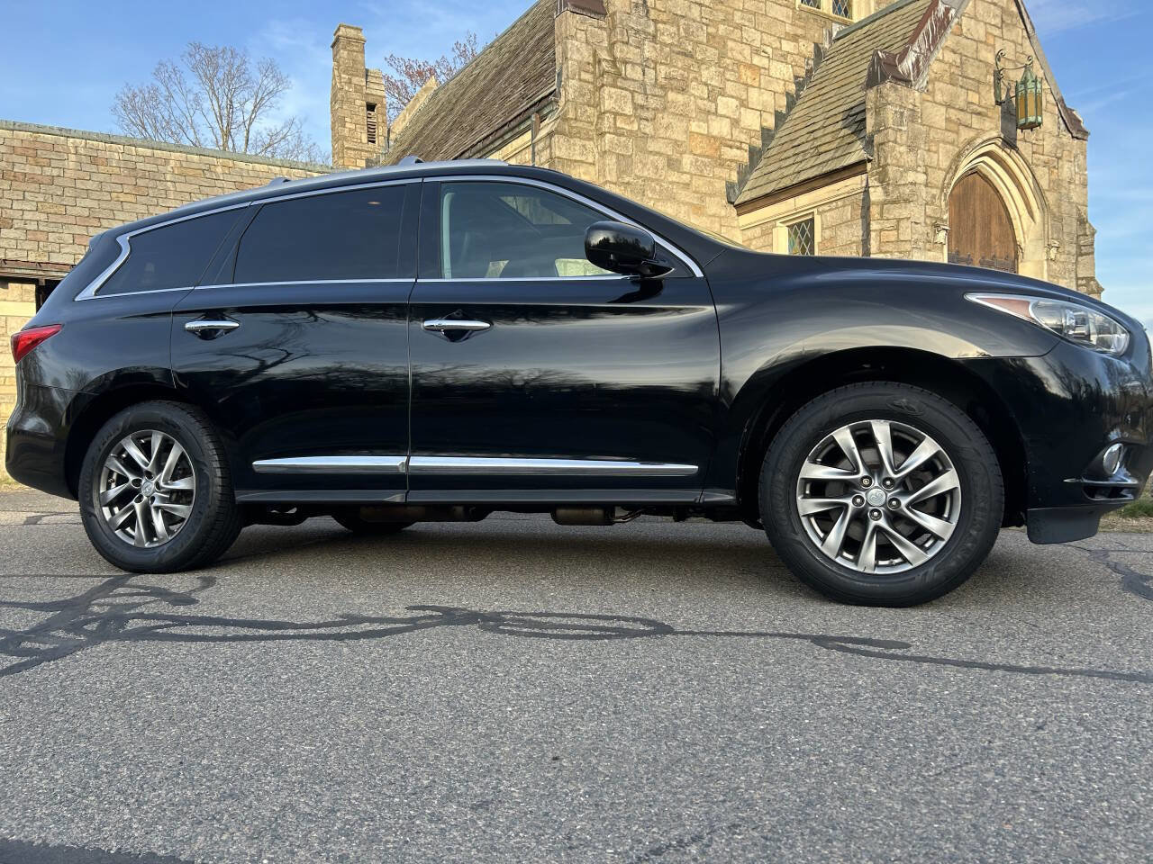 Used 2013 INFINITI JX35 AWD w/ Premium Pkg image 4