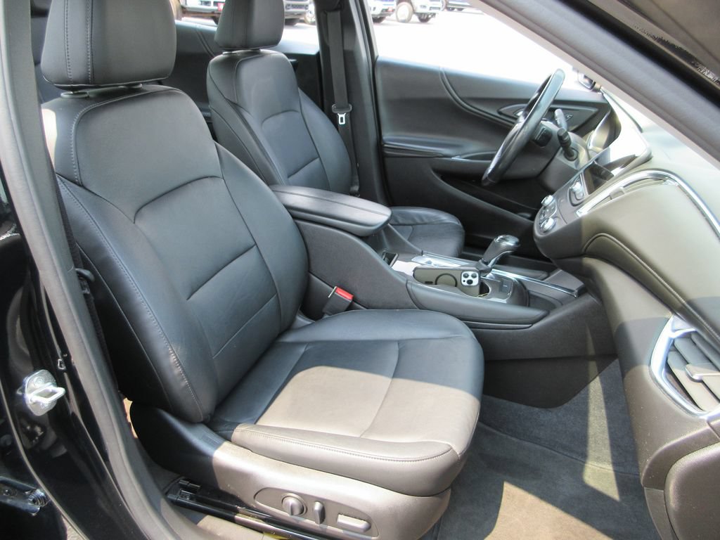 Certified 2018 Chevrolet Malibu LT w/ Leather Package FWD image 19