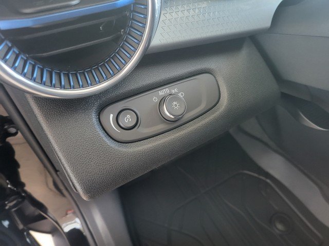 New 2026 Chevrolet Trax LT w/ Sunroof Package FWD image 17