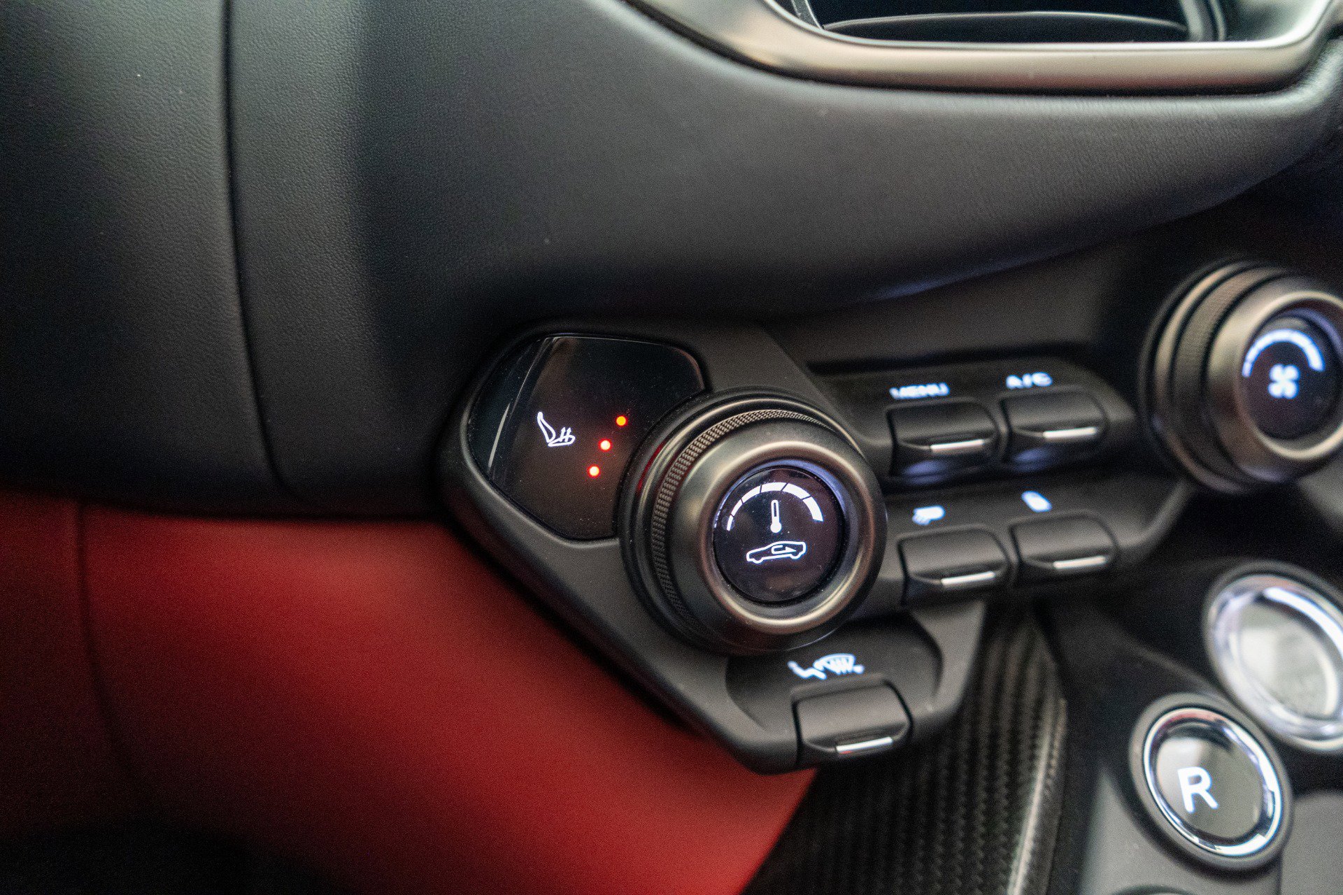 Used 2022 Aston Martin V8 Vantage Roadster image 28