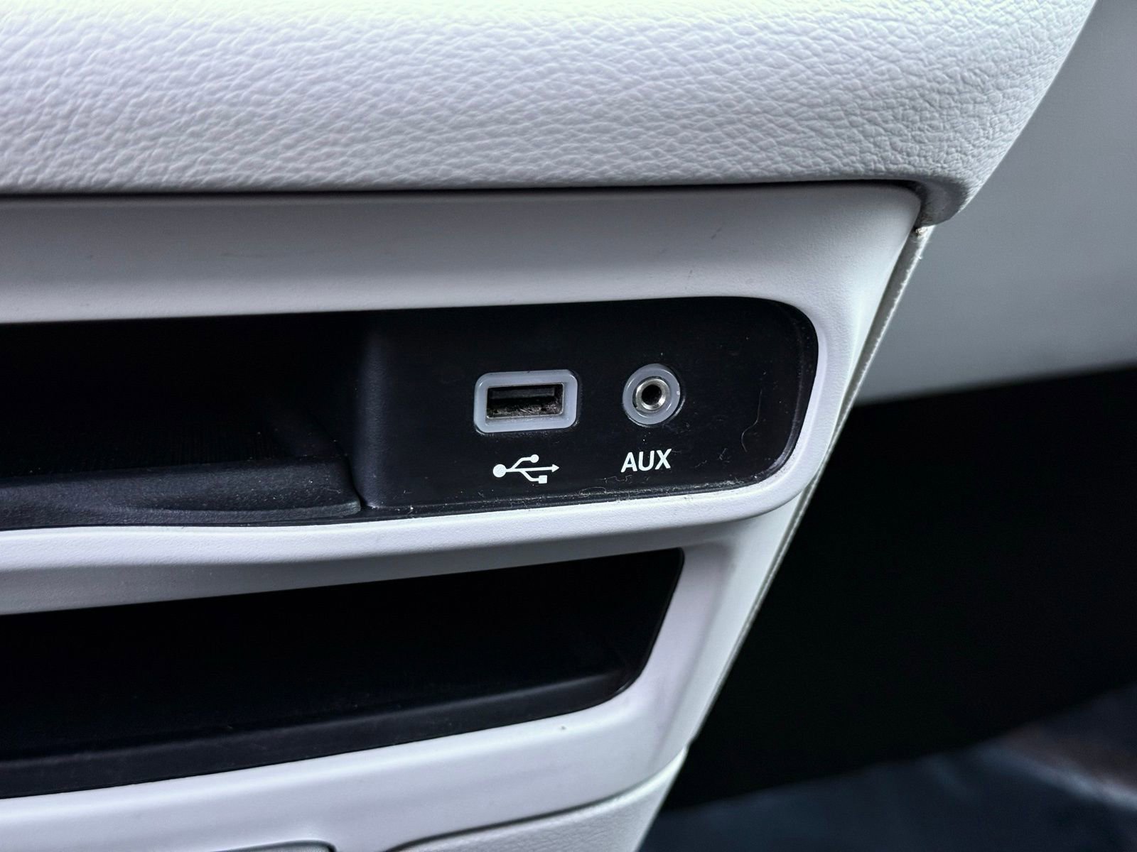 Used 2018 Chrysler Pacifica Touring-L image 45