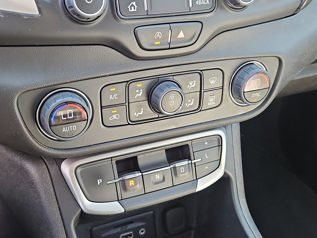 Used 2024 GMC Terrain SLT AWD/4WD image 32
