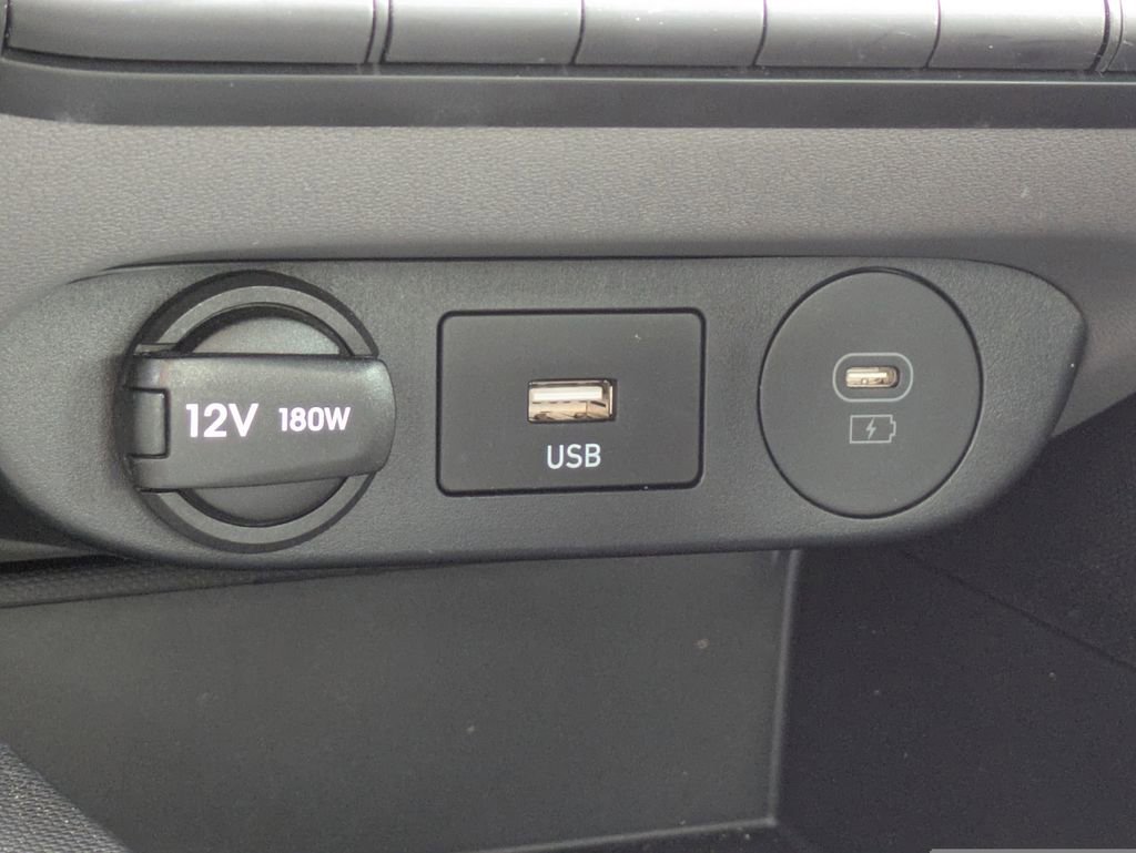 Used 2025 Hyundai Elantra Blue image 21