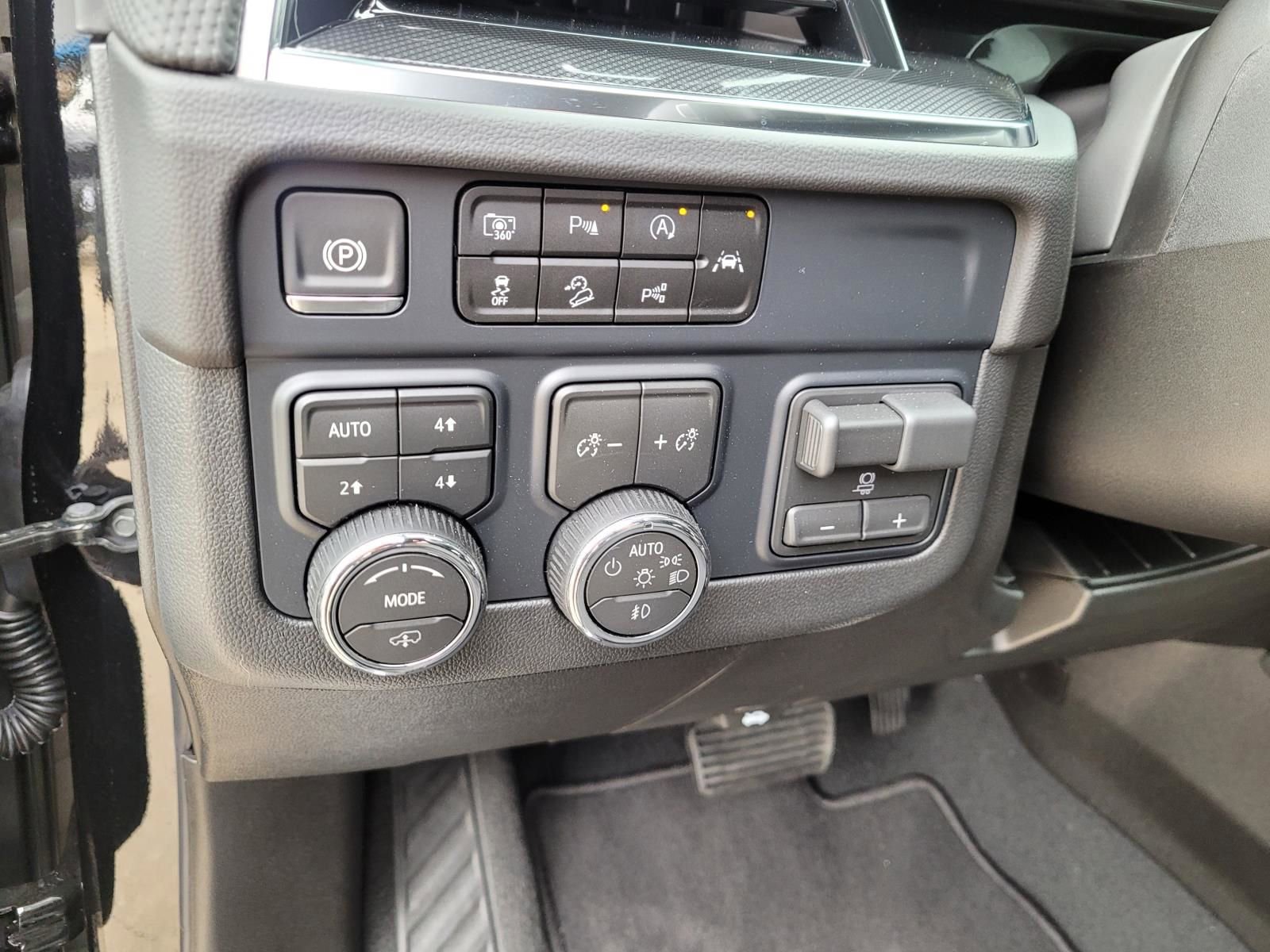 New 2026 Chevrolet Suburban RST w/ Advanced Technology Package AWD/4WD image 20