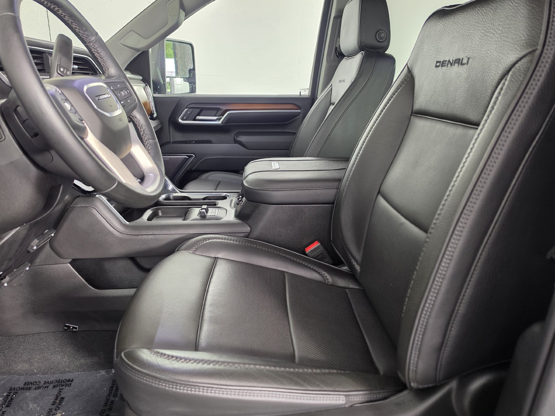 Used 2025 GMC Sierra 2500 Denali w/ Denali Reserve Package AWD/4WD image 3