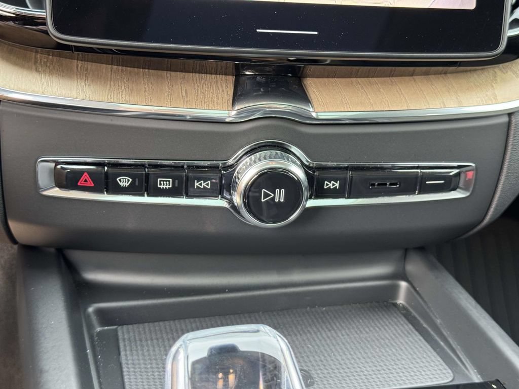 Certified 2026 Volvo XC60 B5 Plus w/ Protection Package Premier AWD/4WD image 27