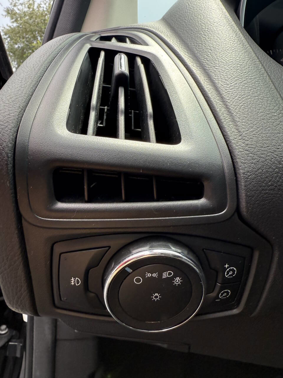 Used 2012 Ford Focus SEL image 16