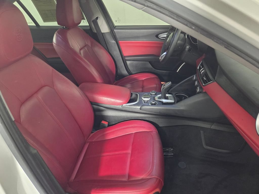 Used 2020 Alfa Romeo Giulia RWD image 30