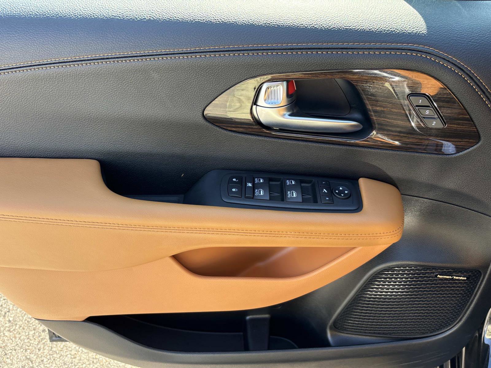 Used 2023 Chrysler Pacifica Pinnacle image 12