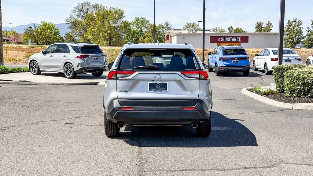 Used 2025 Toyota RAV4 XLE AWD/4WD image 8