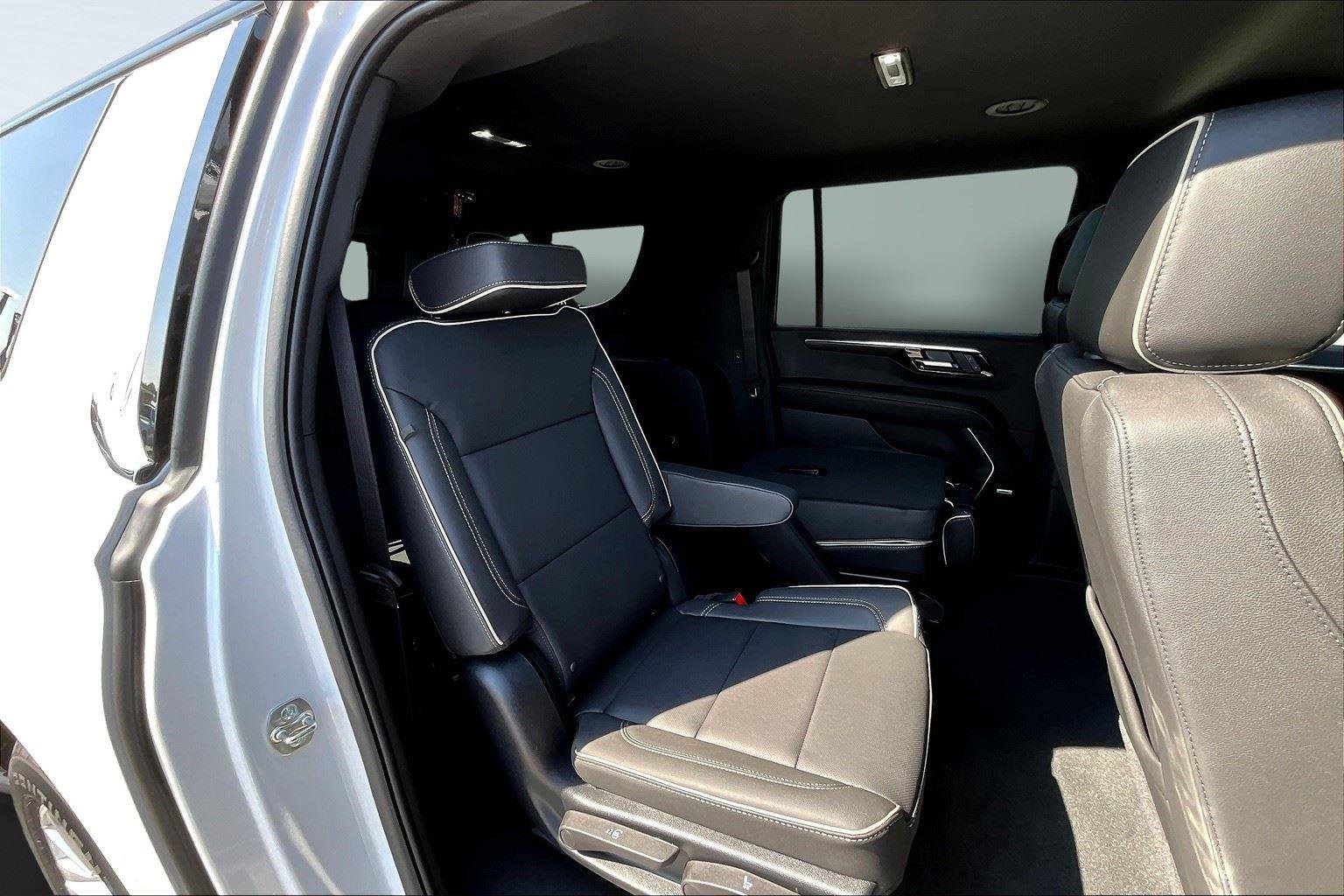 New 2025 Chevrolet Suburban Premier image 15