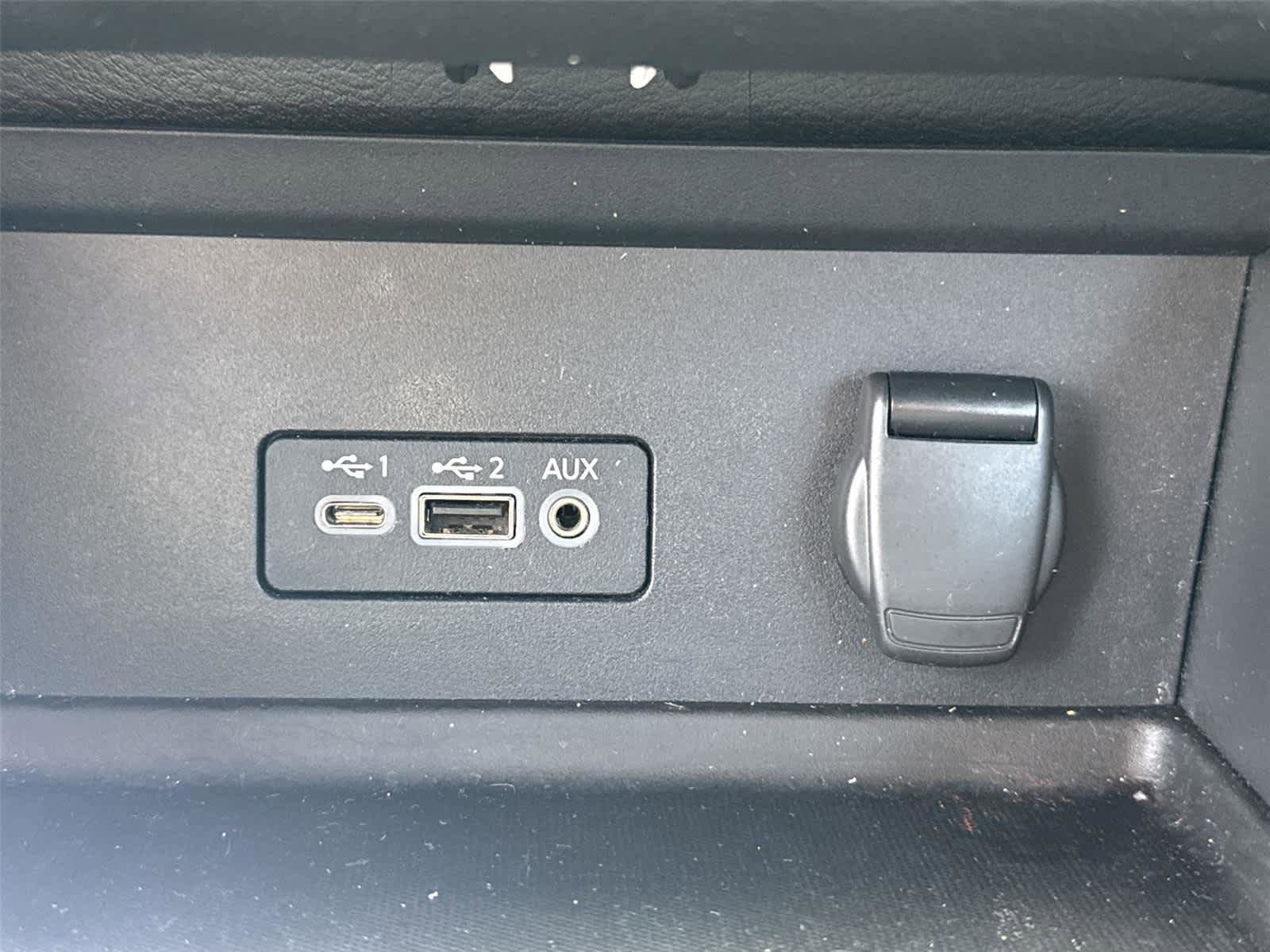 Used 2020 Nissan Sentra SR w/ Premium Package FWD image 30