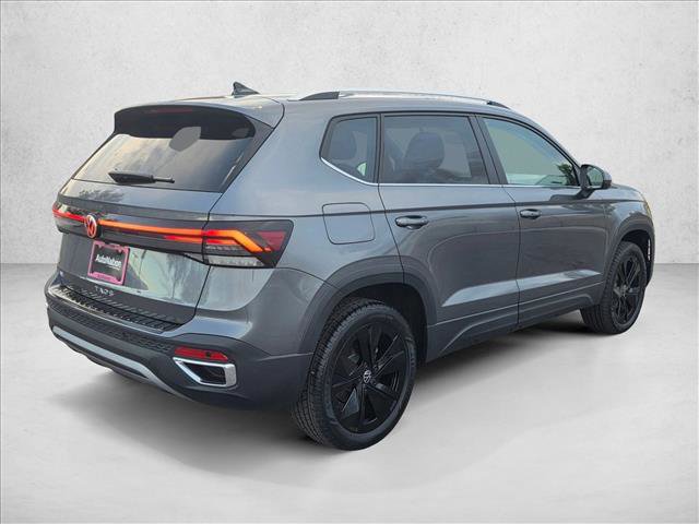 New 2026 Volkswagen Taos SE image 2