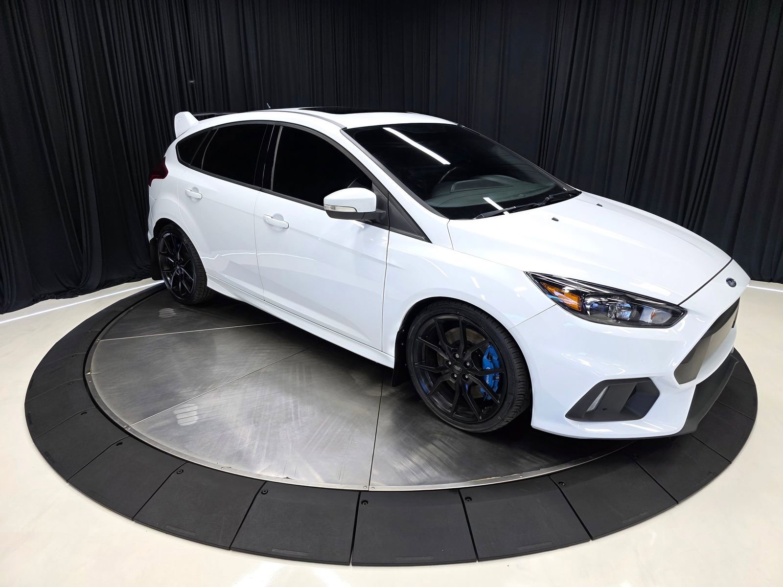 Used 2017 Ford Focus RS AWD/4WD image 16