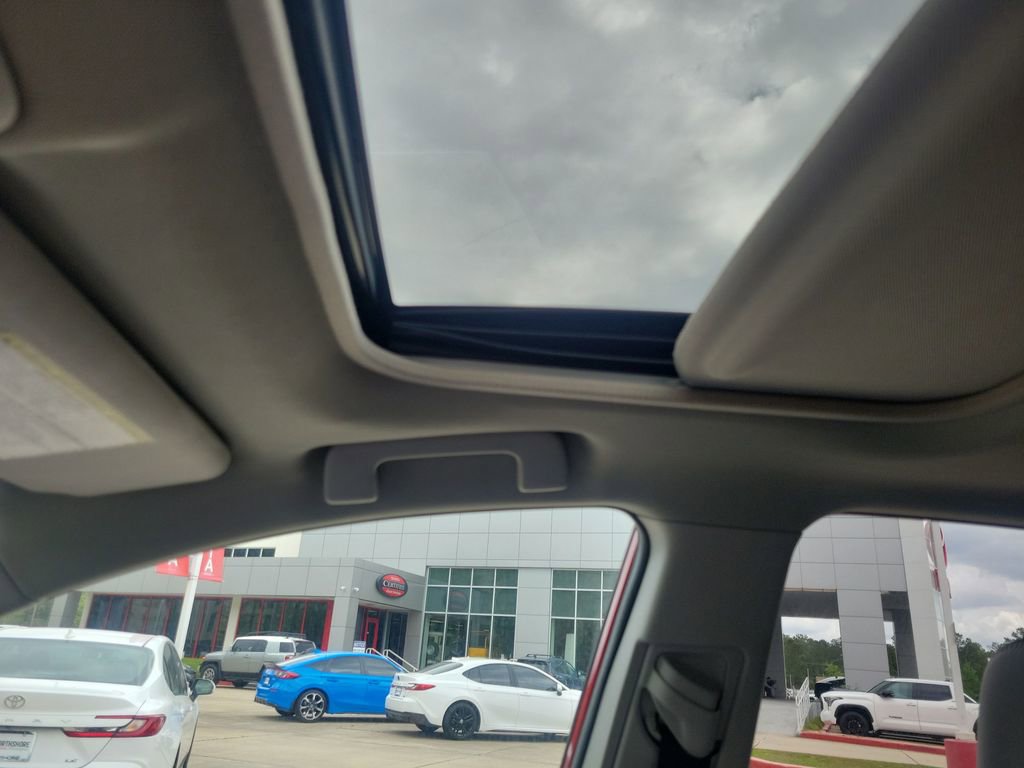 Used 2017 Toyota RAV4 XLE image 18