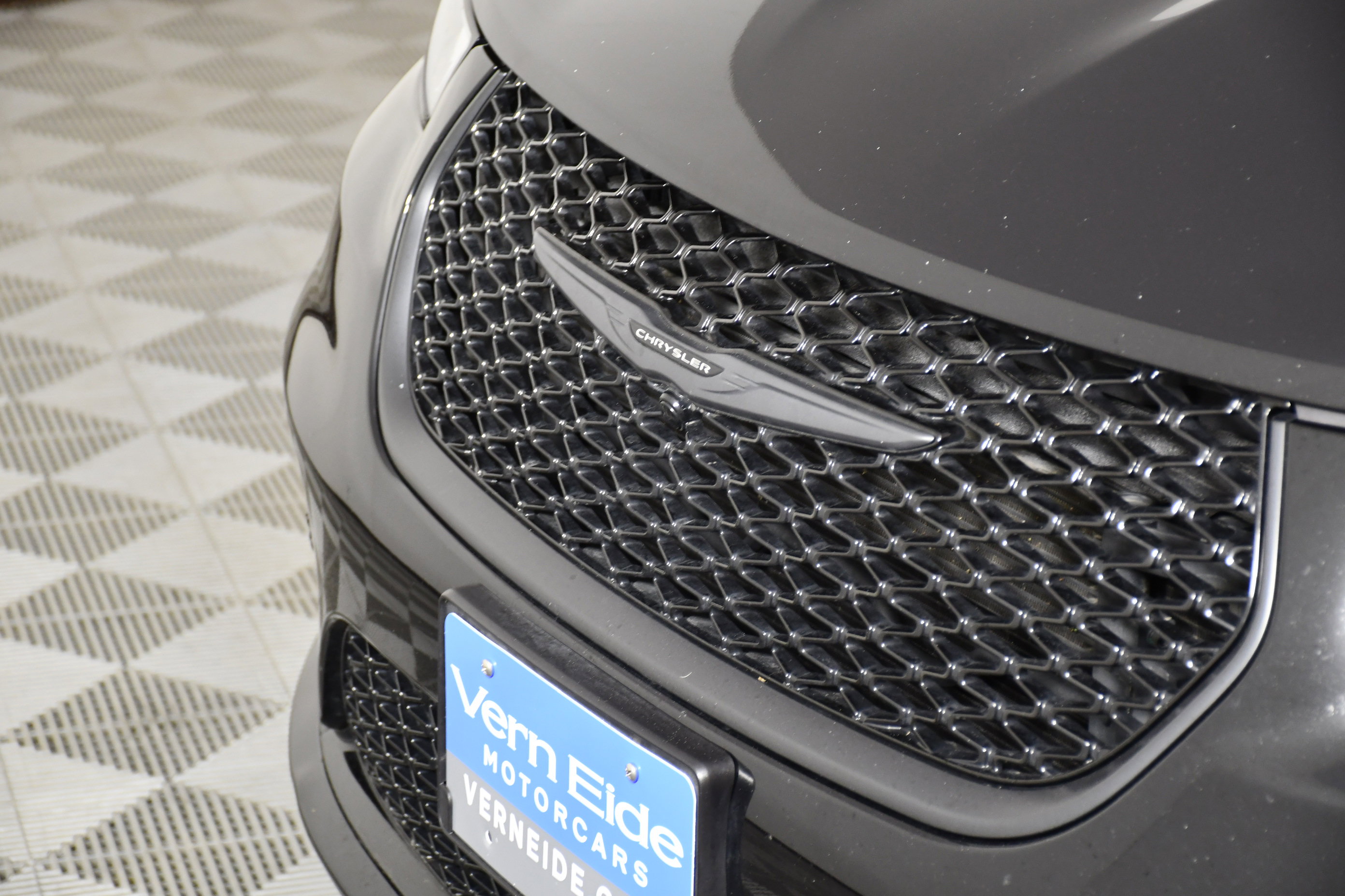 Used 2025 Chrysler Pacifica Limited image 11