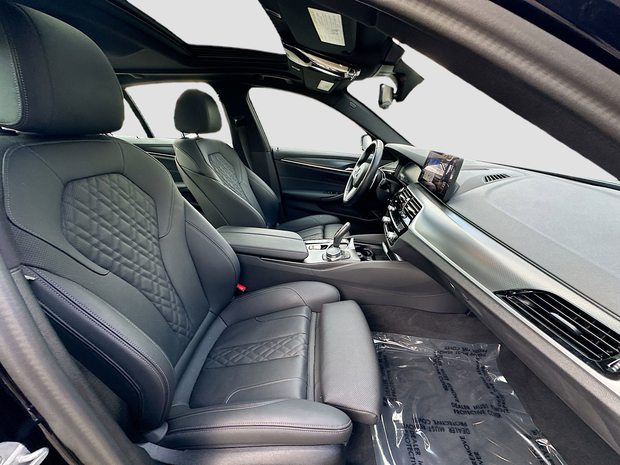 Used 2023 BMW 530e w/ M Sport Package image 34