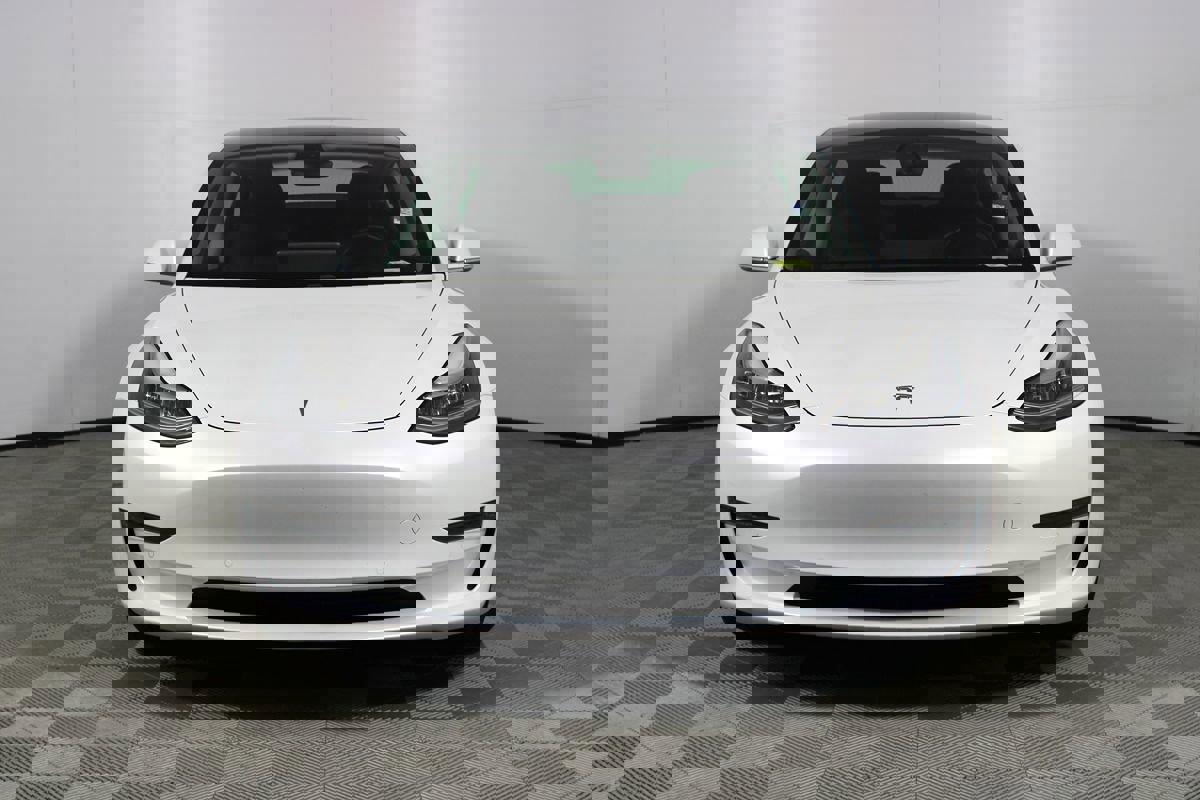 Used 2020 Tesla Model 3 Standard Range Plus image 2
