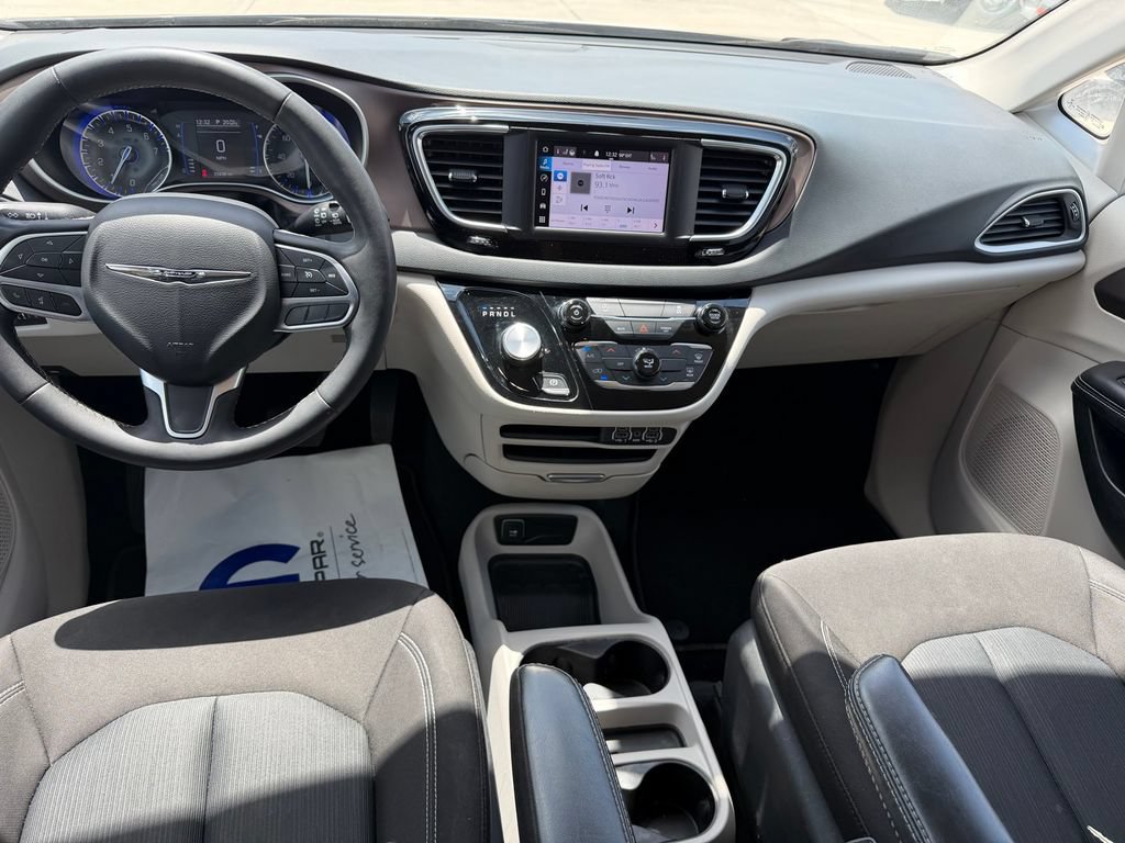 Used 2023 Chrysler Voyager LX FWD image 11